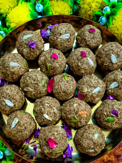 अलसी के लड्डू (Flax seeds laddu recipe in Hindi) रेसिपी मुख्य फोटो