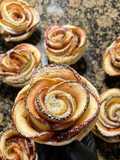 Roses de poma i pasta de full