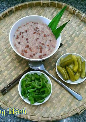 Hình của món Cháo Đậu Đỏ Nước Cốt Dừa Ăn Kèm Dưa Muối.