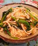 Bánh đa Quỳnh Côi xào giò nạc