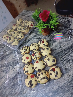 A picture of Chocolate mixed fruits muffins.