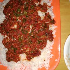 A picture of White rice with spinach sauce.