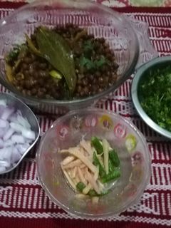 बिहारी  काले   चने   की  घुघुनी (bihari kale chane ki ghugni recipe in Hindi) रेसिपी मुख्य फोटो