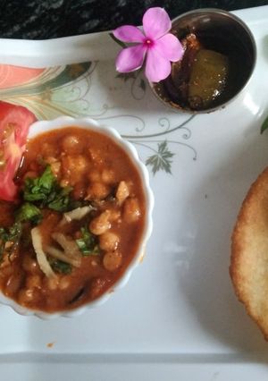 A picture of Street-Style Chole and Semolina Bhature.