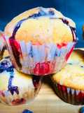 Brioșe (muffins) cu afine și glazura de lamaie