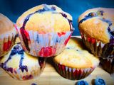 Brioșe (muffins) cu afine și glazura de lamaie