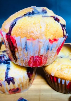 O poză a rețetei Brioșe (muffins) cu afine și glazura de lamaie.