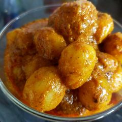 A picture of Dum Aloo.