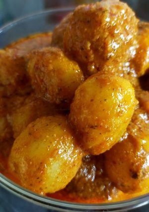 A picture of Dum Aloo.