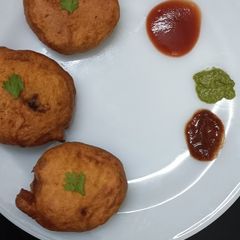 A picture of Gujarati batata vada.