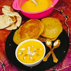 A picture of Aamras with puri.