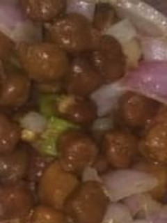 काले चने की चाट (kale chane ki chat recipe in Hindi) रेसिपी मुख्य फोटो