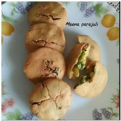 A picture of Rice flour mini matar kachori.