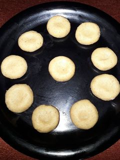 सातारा कंदीपेढा (satara kandi peda recipe in marathi) रेसिपी चे मुख्य फोटो