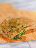 Focaccia Integrale Ripiena: Carpaccio di Salmone Selvaggio, Crema di Cavoletti di Bruxelles e Rucola