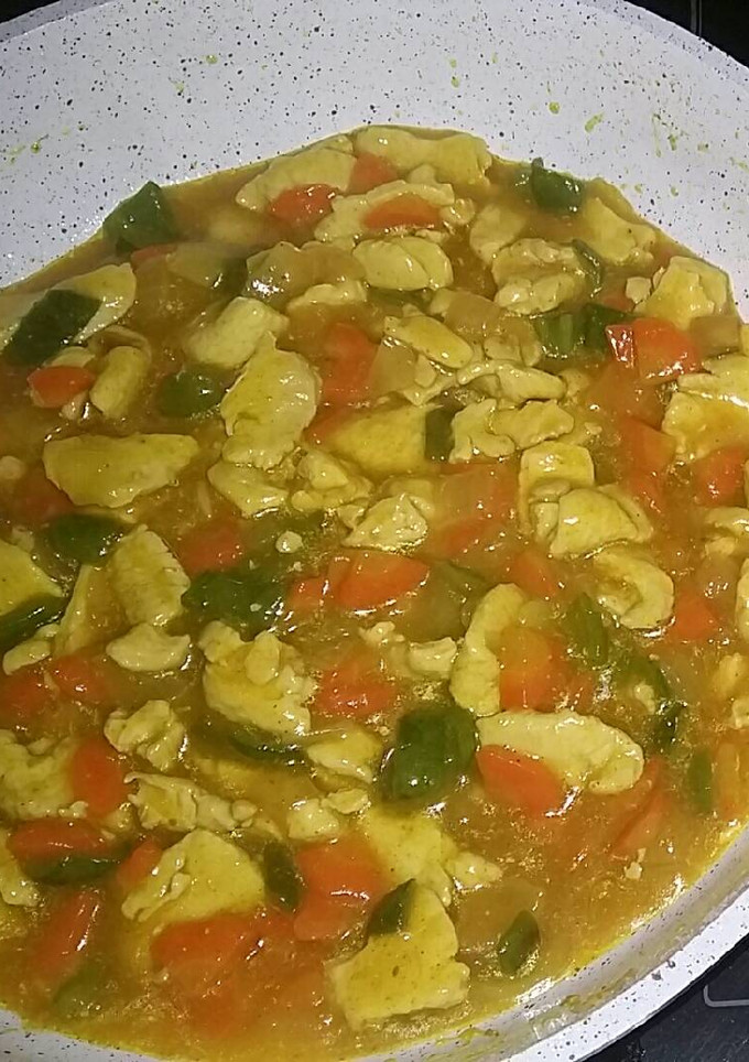 Una foto de Pollo al curry con verduras