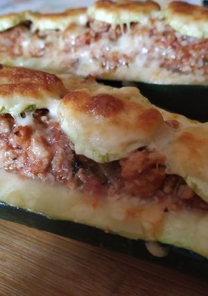 Hússal töltött cukkini recept fotója