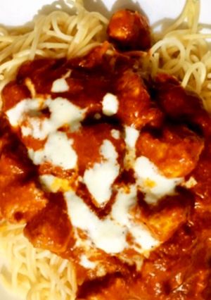 A picture of Spaghetti with Creamy Chicken Marinara Sauce.
