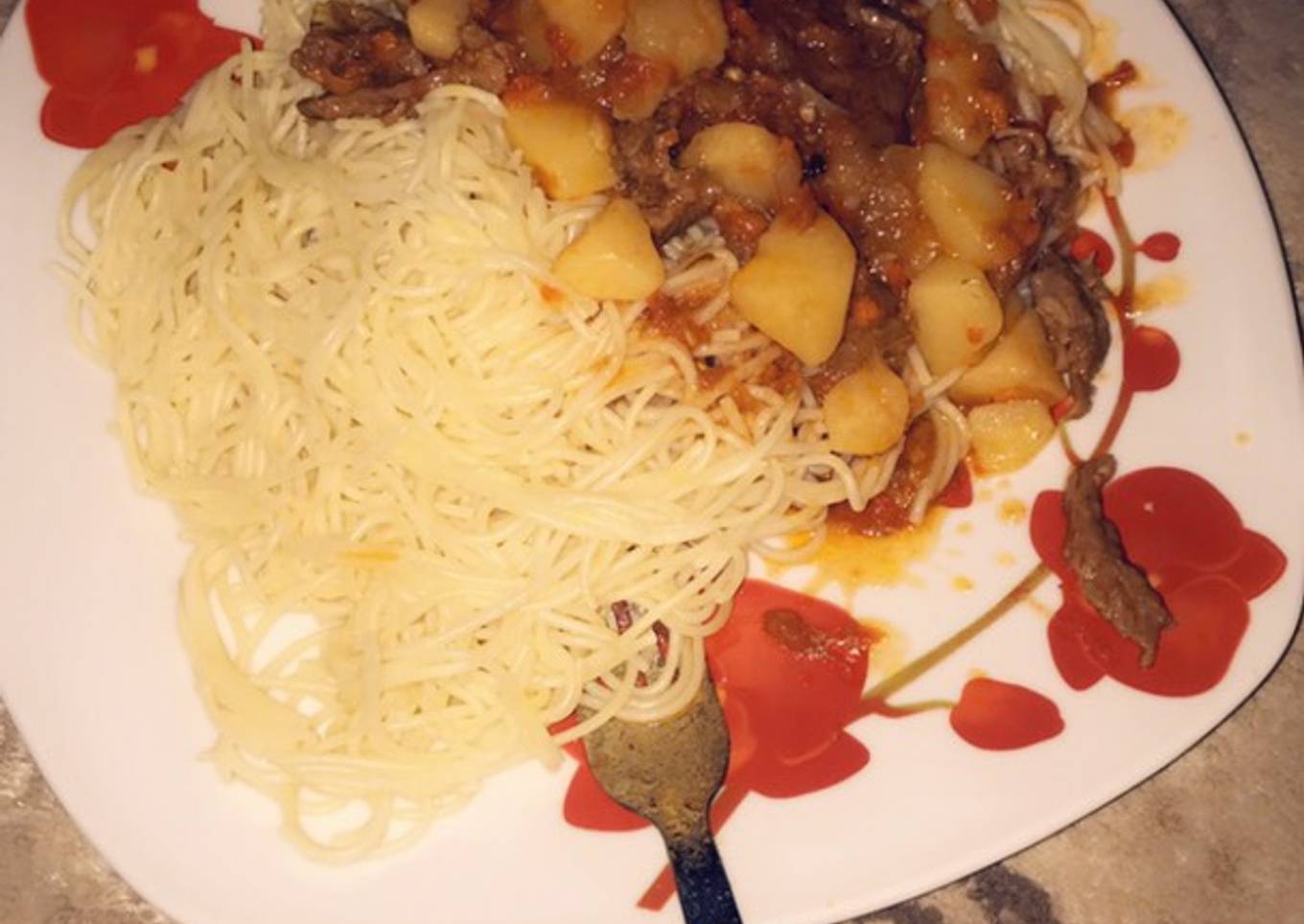Spaghetti և sliced ​​beef with potato soup