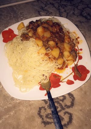 A picture of Spaghetti and shredded beef with potato soup.