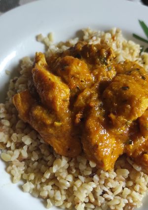 🍛🍗🍴Currys csirkének kinéző Zakuszkás csirke bulgurral recept fotója