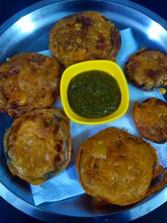 बैंगन के पकौड़े (baingan ke pakode recipe in Hindi) रेसिपी मुख्य फोटो