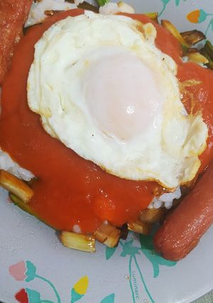 Una foto de Arroz a la cubana con ajetes tiernos
