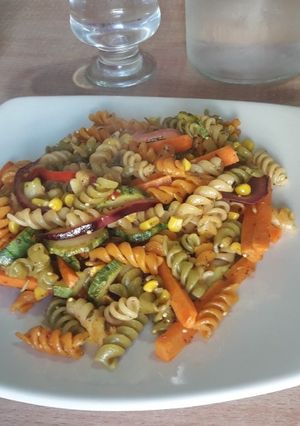 Una foto de Wok de vegetales a las finas hierbas