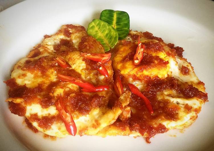 Telur ceplok balado