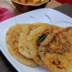 A picture of Stuffed paneer kulcha.