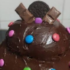 A picture of Double layered oreo Chocolate Cake.