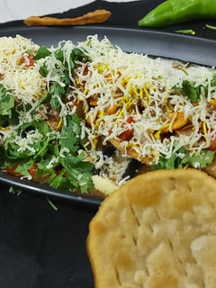 ચીઝ પાપડી ચાટ (Cheese Papadi Chaat Recipe In Gujarati) રેસીપી મુખ્ય ફોટો