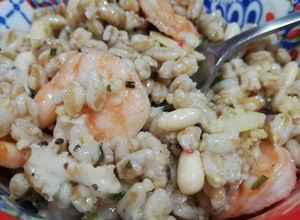 Foto di Insalata di farro pesce spada,gamberetti e pinoli