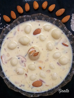 चावल के आटे की रसमलाई (chawal ke aate ki rasmalai recipe in Hindi) रेसिपी मुख्य फोटो