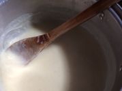 Una foto de salsa bechamel con maizena