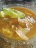 Sopa de tomate con tortilla