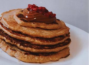 Una foto de Pancakes avena y plátano