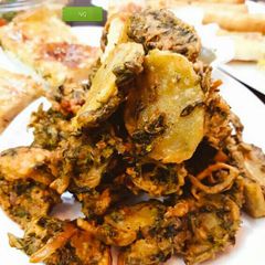 A picture of Sookhy (dry) Baisan ky pakoray.