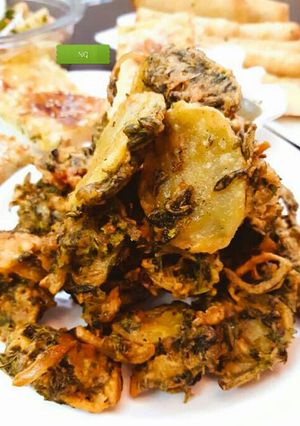 A picture of Sookhy (dry) Baisan ky pakoray.