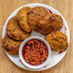 A picture of Bajara methi puri.
