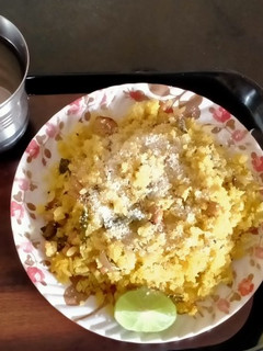 कांदा पोहा (kanda poha recipe in Hindi) रेसिपी मुख्य फोटो