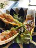 Endivias con carpaccio de gamba, perlas de soja y vinagreta de marisco