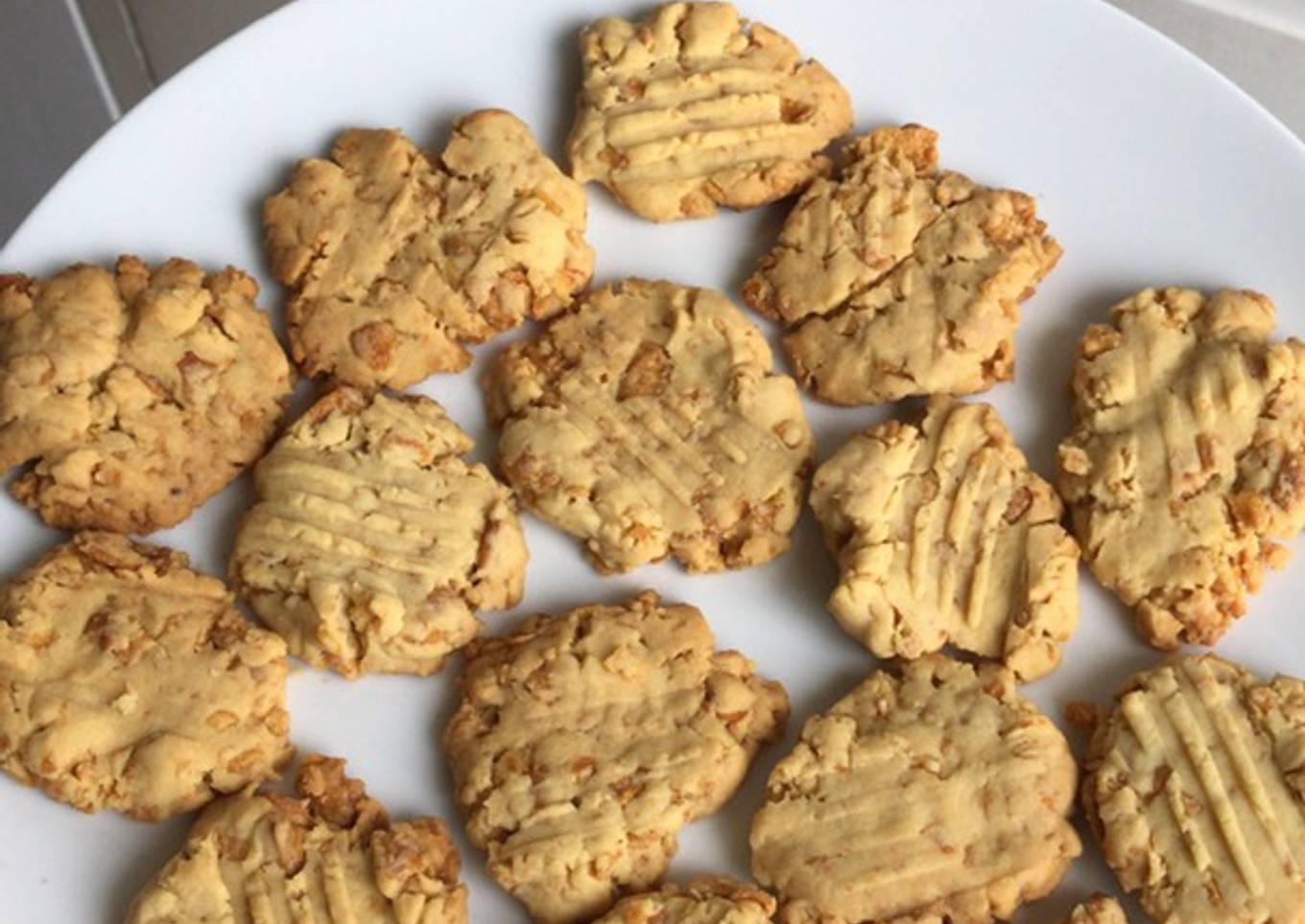 Cheesy cornflake cookies