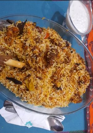 A picture of Kac'chay gosht ki biryani.
