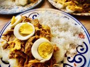 Una foto de pasta pluma con pollo
