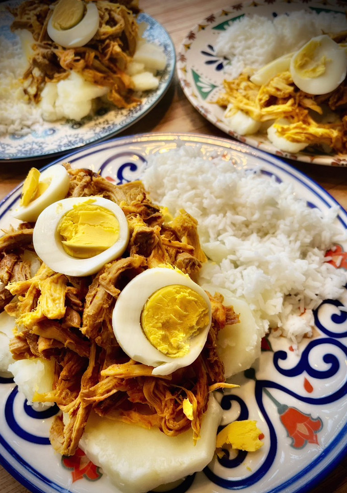 Una foto de Ají de pollo —receta peruana—