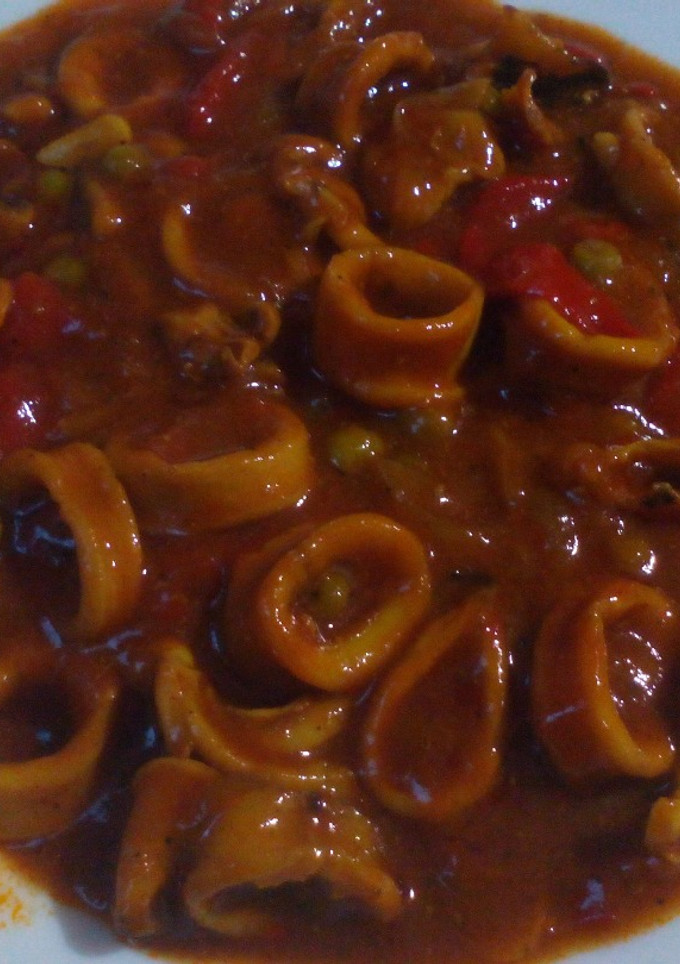 Una foto de Calamares con tomate frito