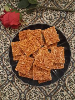 عکسی از دستور شیرینی ملکه بادام