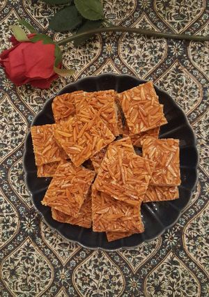 عکسی از دستور شیرینی ملکه بادام