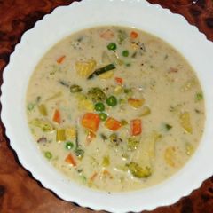 A picture of Mix vegetables soup.
